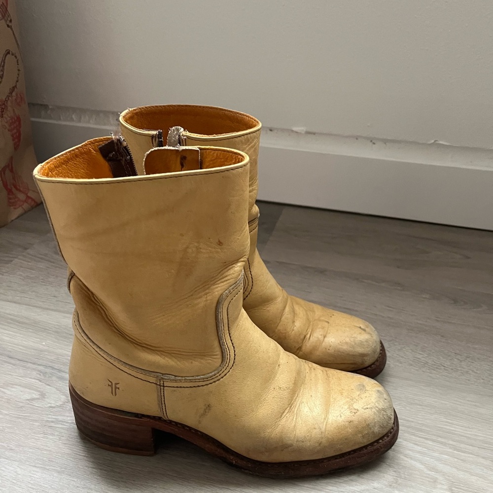 ✨Vintage frye campus boots banana ✨